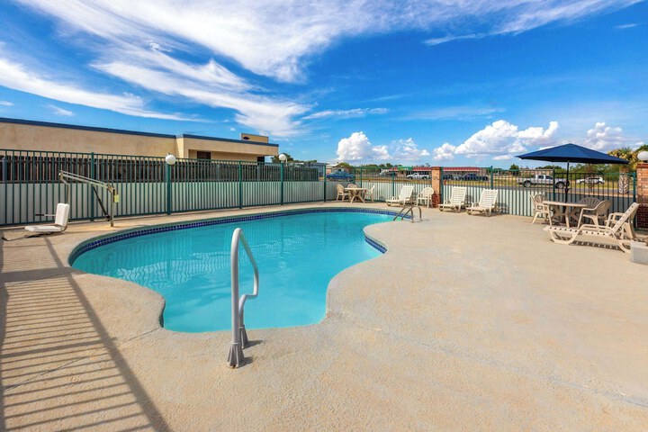 Pool 8 of 40