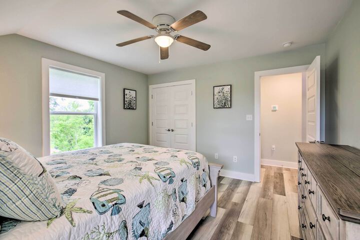 Modern Waveland Home w / Deck Walk to Beach!