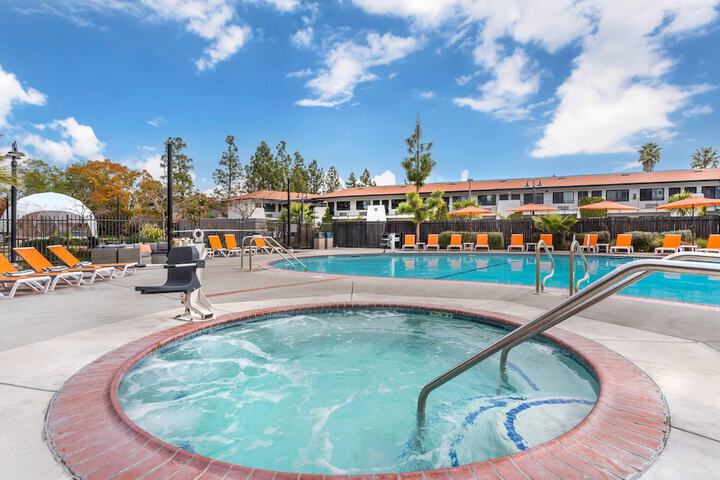 The Sandman Santa Rosa Sonoma an Ascend Collection Hotel