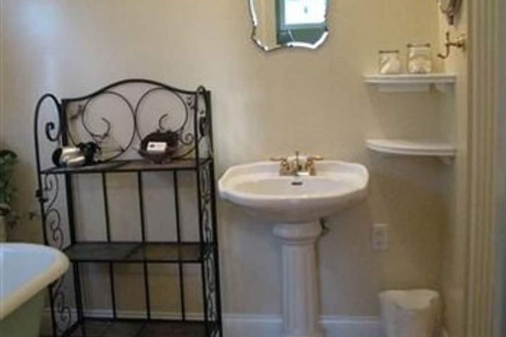 White Oak Manor Bed & Breakfast