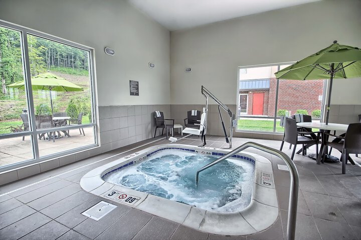 Comfort Suites Marietta - Parkersburg