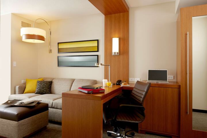 Hyatt Place Indianapolis / Fishers