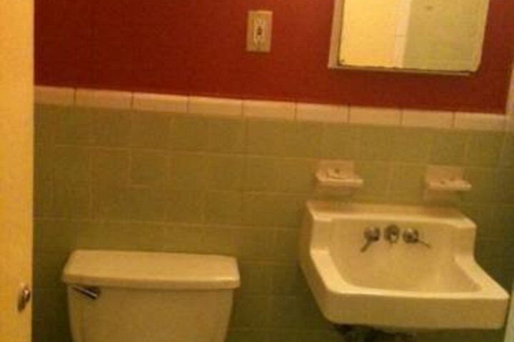 EVERGREEN MOTEL
