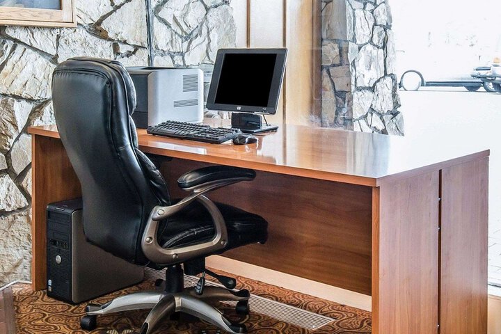 Business Center 28 of 28