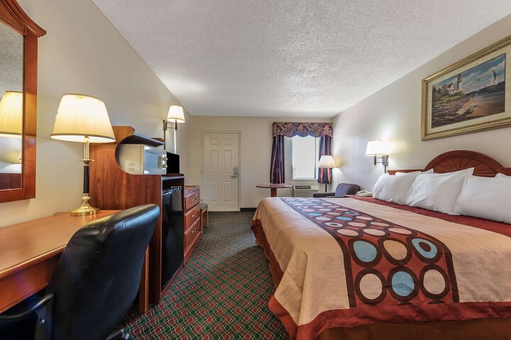Room 8 of 13