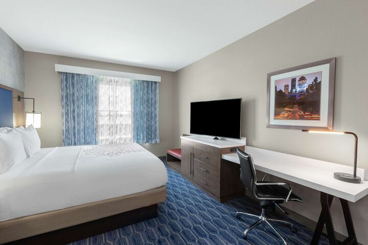 Room 32 of 47