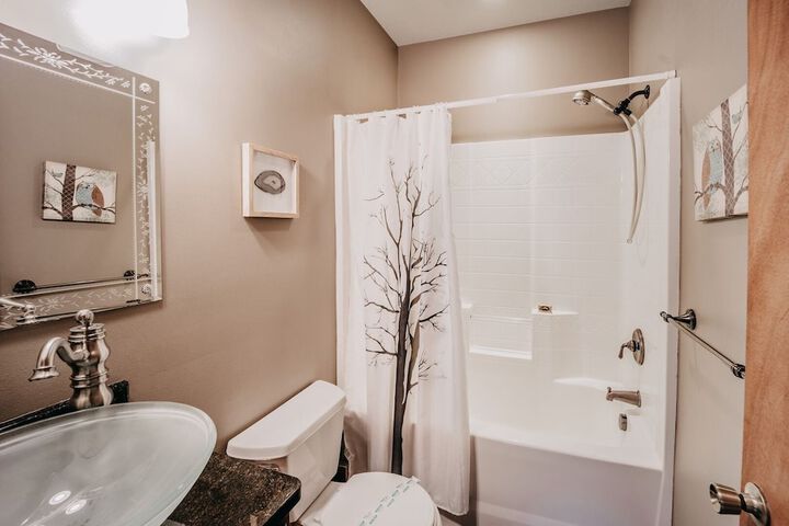20gs - Wifi - F / p - W/d - Sleeps 6 3 Bedroom Home by RedAwning