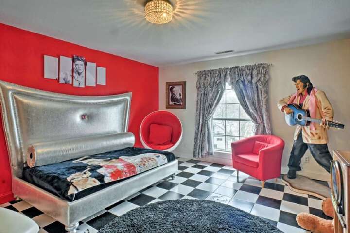 Room 48 of 61