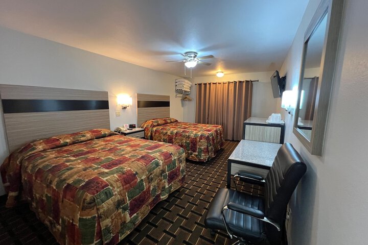 Deluxe Inn