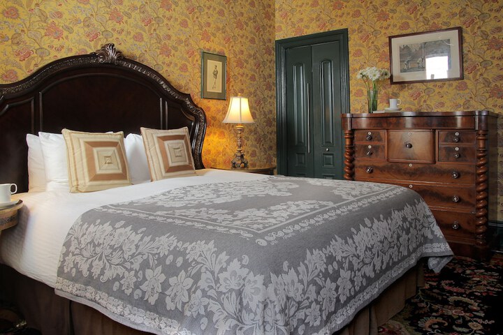 Room 17 of 38