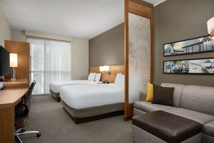 Room 33 of 47