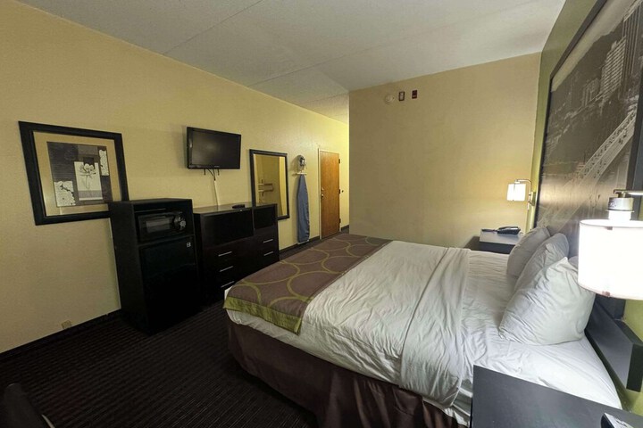 Room 20 of 28
