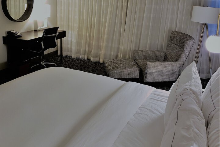 Room 13 of 38