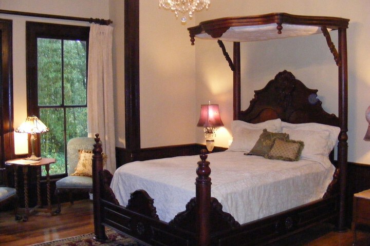 Room 8 of 10