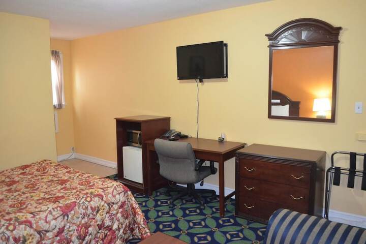 Room 4 of 24