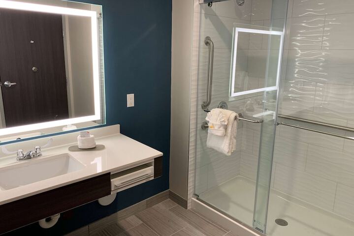 Room 30 of 46
