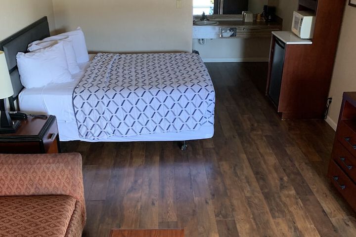 Room 68 of 71