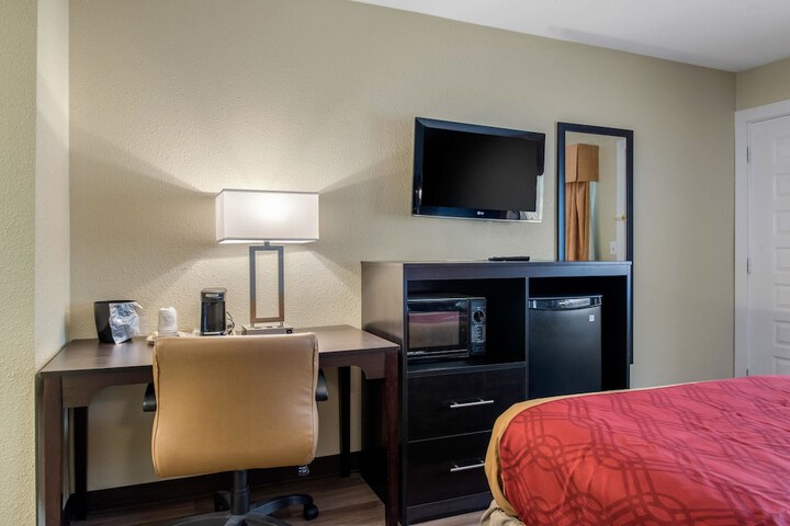 Room 9 of 32