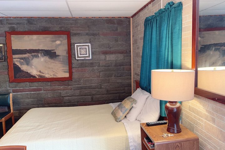 Room 13 of 16