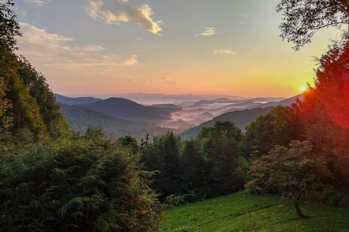 Breathtaking Mountain Views: Cullowhee Cabin!