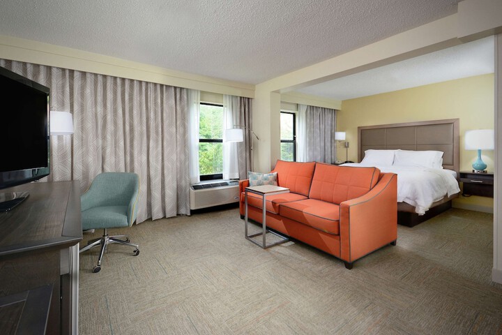 Room 32 of 49