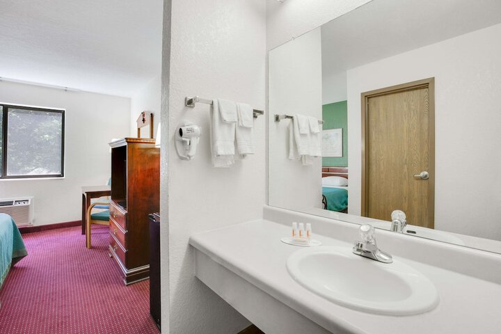 Room 12 of 12