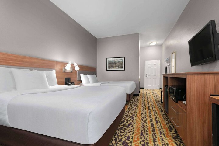 Room 14 of 34