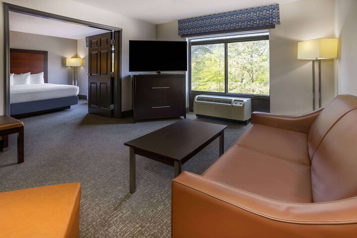 Room 32 of 60