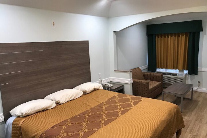 Room 15 of 26