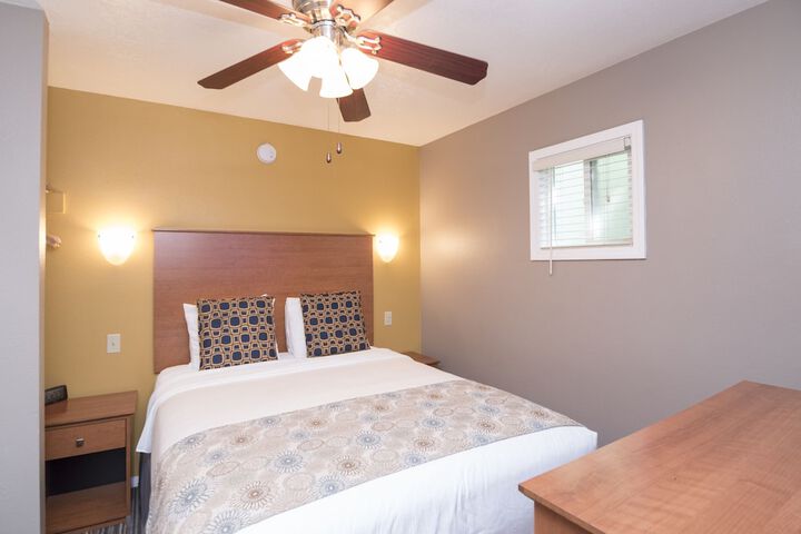 Room 33 of 103