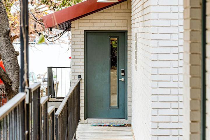 Lake LBJ Waterfront Family-friendly Retreat!