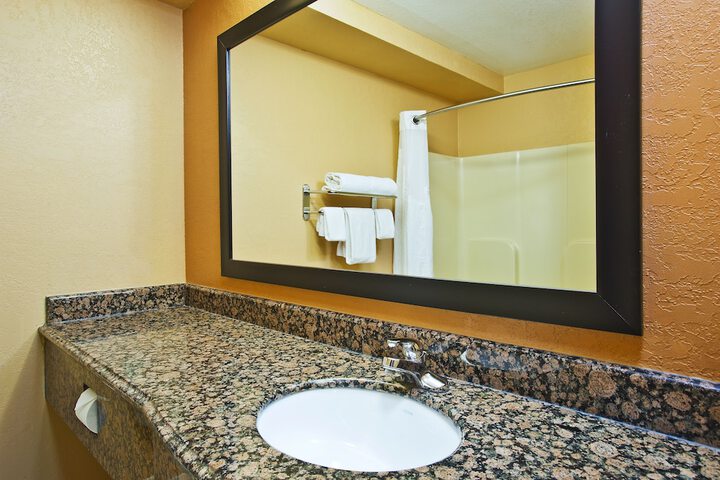 Room 15 of 36
