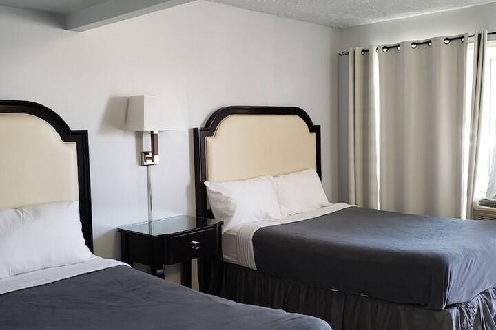 Room 16 of 28