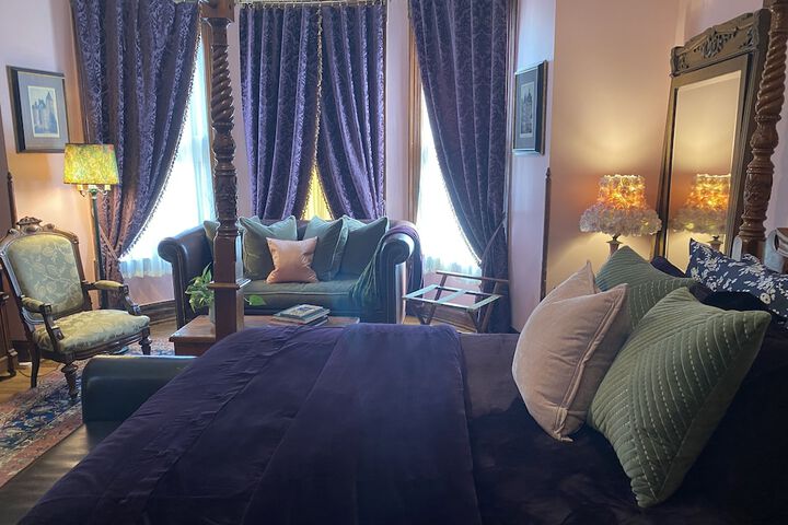 Vineyard Mansion & Carriage House Bed & Breakfast