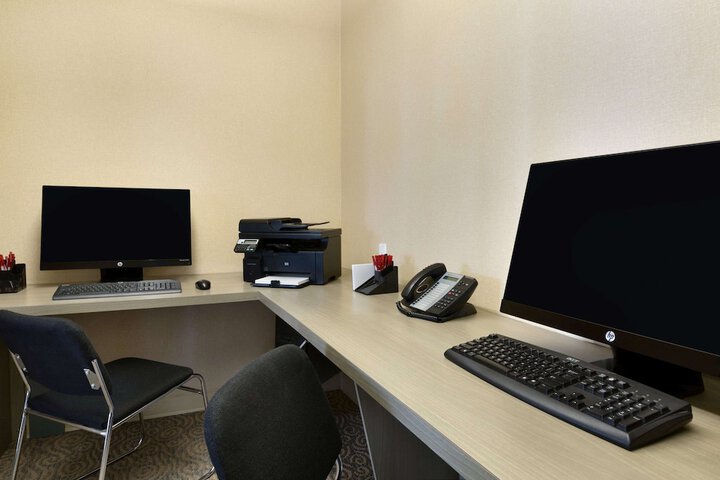 Business Center 26 of 27