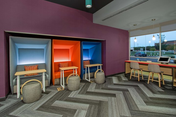 Business Center 27 of 27