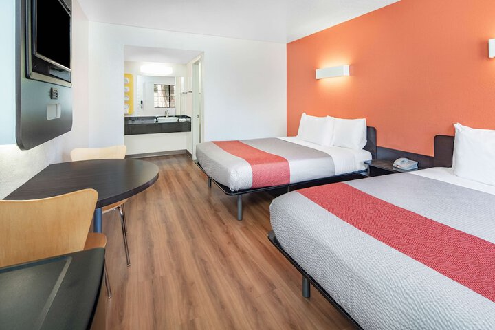 Motel 6 Thousand Oaks CA