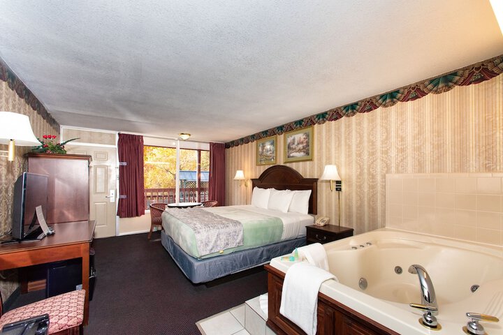 Room 28 of 34