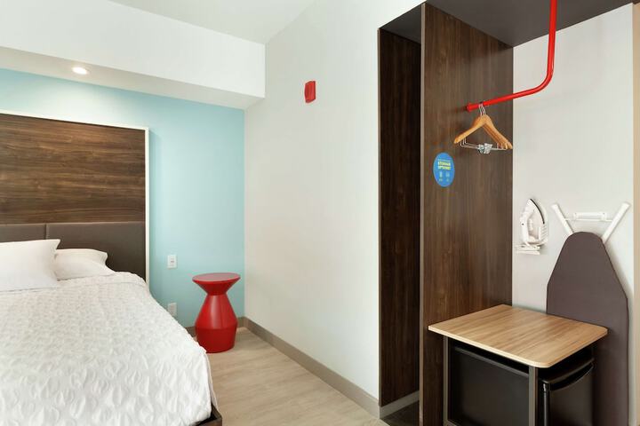Room 52 of 65