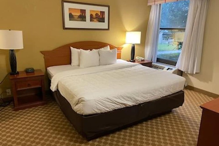 Room 12 of 37