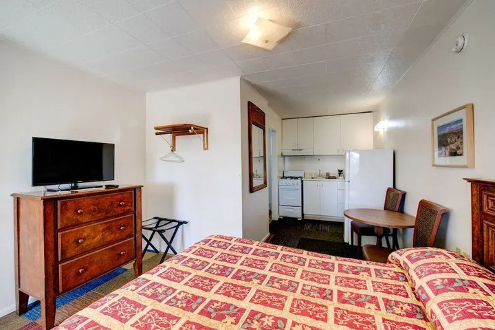 CRIMSON HILLS MOTEL