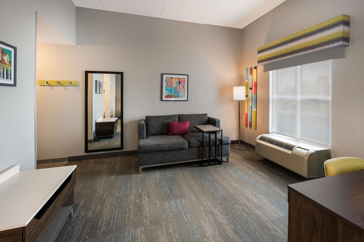 Hampton Inn & Suites Fredericksburg-at Celebrate Virginia