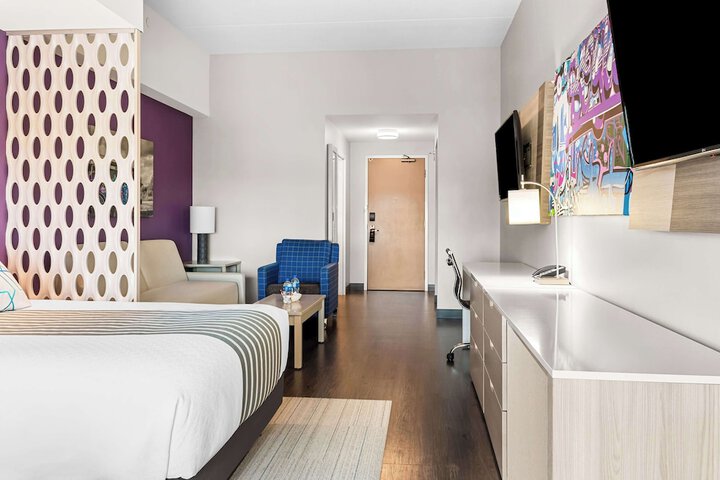 Room 32 of 57