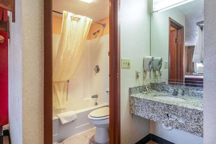 Econo Lodge Kent - Akron West