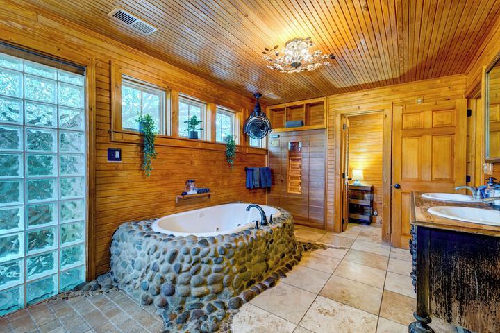Beachside Boutique Inn – Folly Beach Rooms & Private Cottages