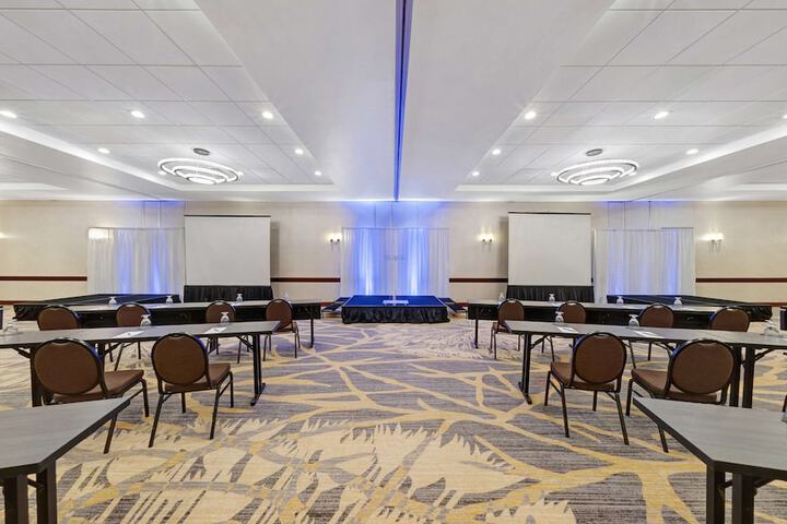 Embassy Suites by Hilton Milwaukee Brookfield
