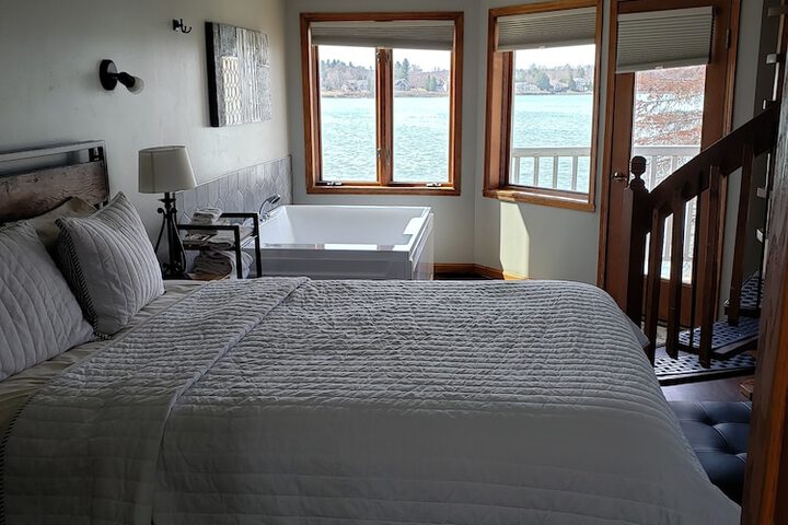 Room 30 of 128