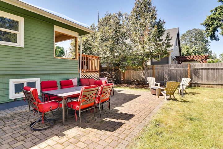 Charming Portland Home Walk to Light Rail!