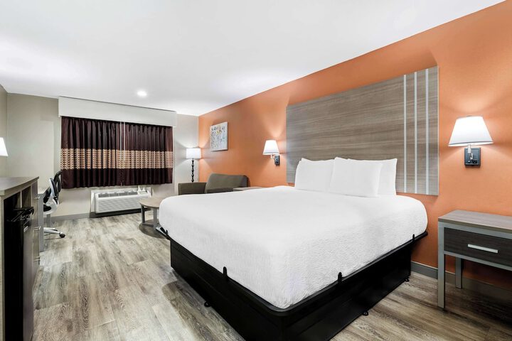 Room 15 of 32
