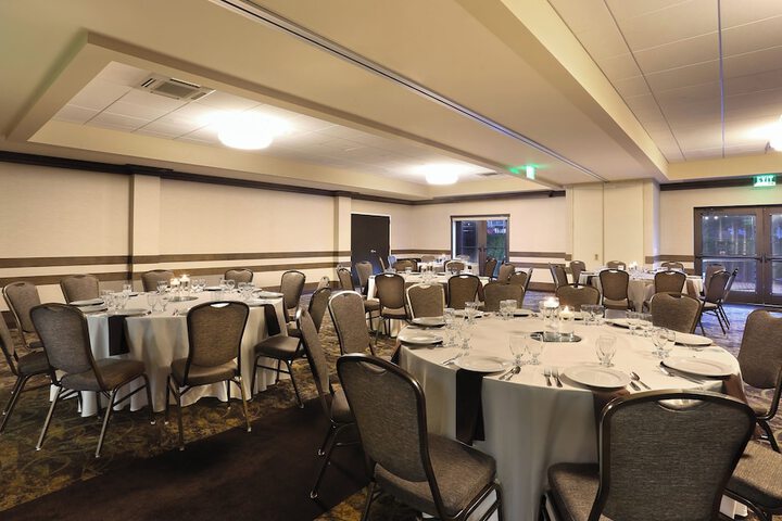 Ballroom/Hall 67 of 74